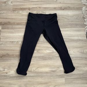 Lululemon, size 6 cropped black leggings